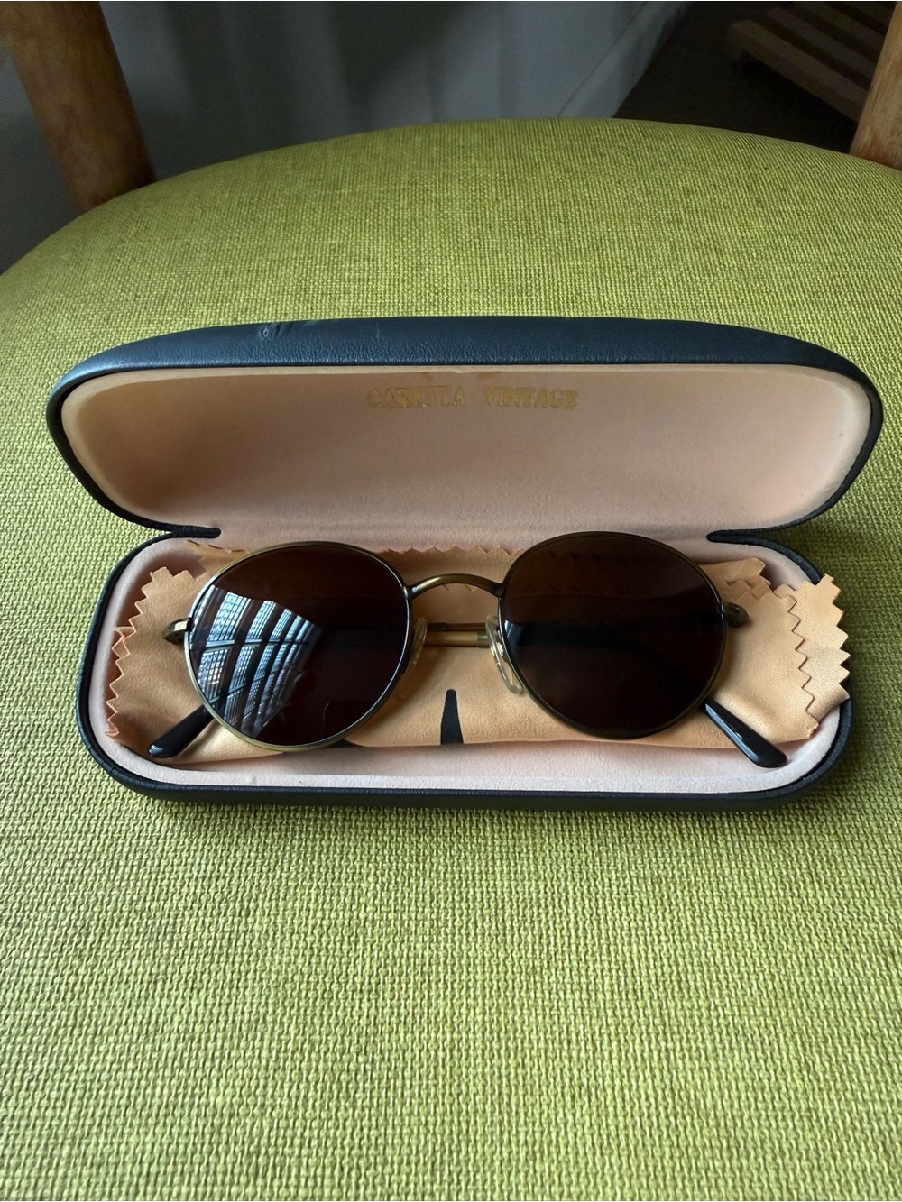 Vintage 90s Round Sunglasses in Brown -